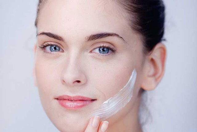 4 lỗi khi dùng kem dưỡng ẩm nhiều chị em hay mắc phải