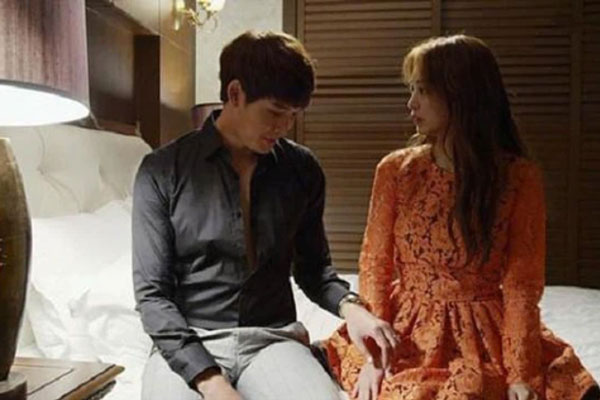 Sáng ra đọc được tin nhắn giữa bạn gái và mẹ đẻ mà tôi run lẩy bẩy trước một bí mật tày đình