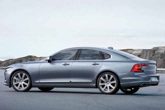 4. Volvo S90 2021 (giá khởi điểm: 52.595 USD).