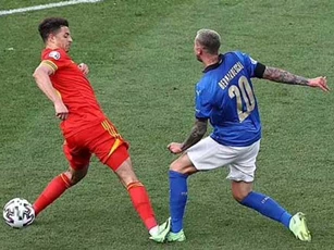 CĐV Xứ Wales phẫn nộ khi Ampadu bị đuổi khỏi sân ở trận thua Italia