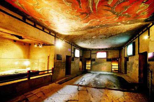 Đi tìm mũi khoan rơi, vô tình phát hiện 'hố không đáy' bí ẩn: Công nhân mỏ đá lập tức gọi chuyên gia, ai nấy đều thốt lên kinh ngạc!