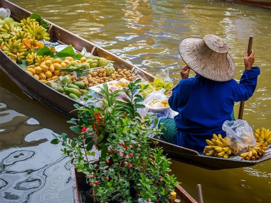 Đến Bangkok khám phá chợ nổi lâu đời nhất Thái Lan