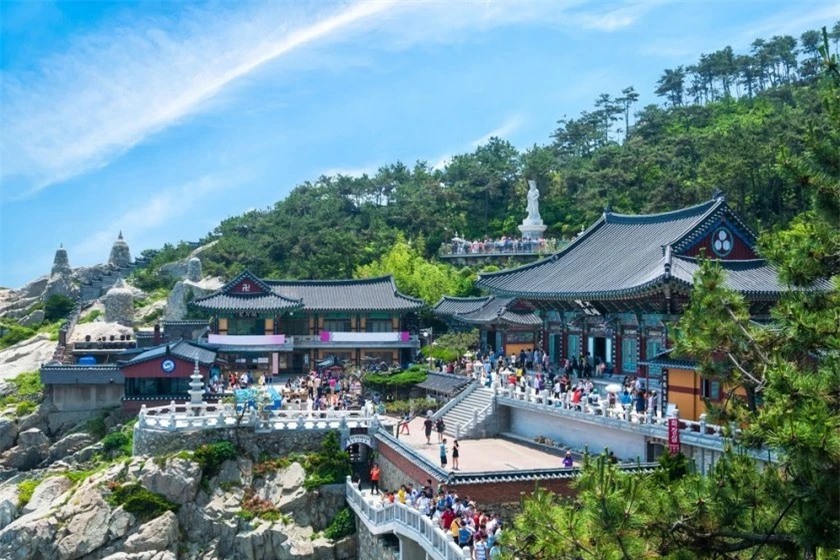 Khám phá ngôi chùa cổ bên bờ biển ở Busan, Hàn Quốc