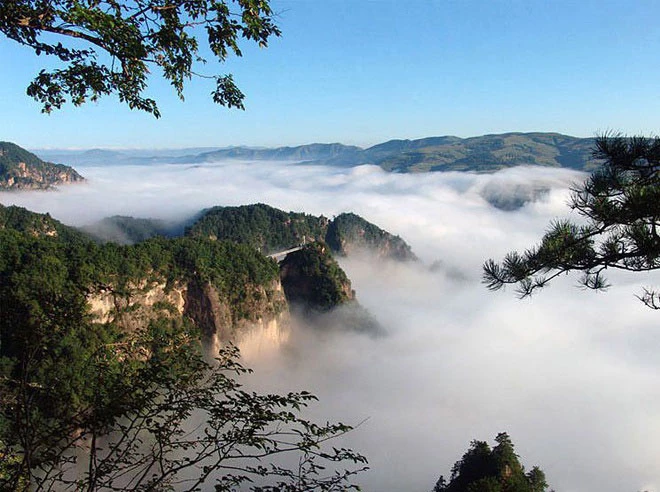 Lang Mai Tiên Từ là nơi thờ Trương Tam Phong, tổ sư sáng lập ra phái Võ Đang trên núi Võ Đang. Trương Tam Phong là nhân vật có thật, nhiều lần được nhà văn Kim Dung nhắc tới trong thế giới võ hiệp của ông. Ảnh: Wudangwest.