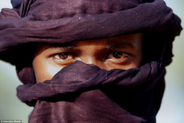 Nơi đàn ông ra đường phải che mặt, phụ nữ nắm mọi quyền lực, muốn qua đêm với bao nhiêu người cũng được