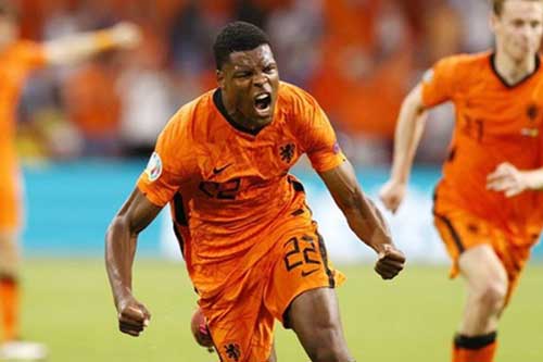 Top 10 hậu vệ phải đắt giá nhất EURO: Hiện tượng Hà Lan, thương binh Bỉ