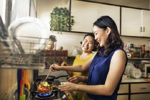 Mẹ chồng tương lai dù khó tính đến đâu cũng sẽ thương nếu con dâu biết nắm bắt 6 chiêu ''nịnh'' này