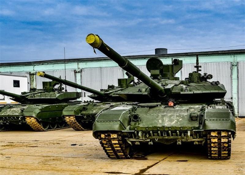 Vì sao Nga tăng cường hàng trăm xe tăng T-90M cho Quân khu phía Nam?
