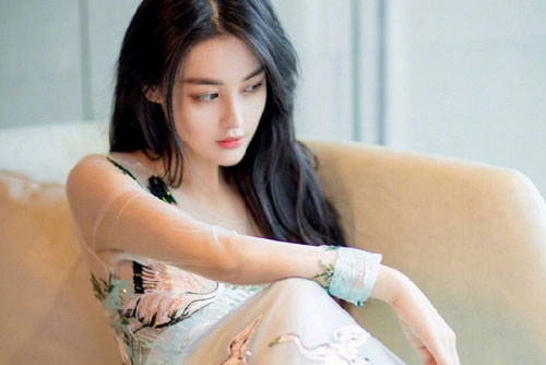 Phụ nữ thông minh khi ra đường tuyệt tối sẽ biết ''giấu kỹ'' 3 thứ này ở nhà