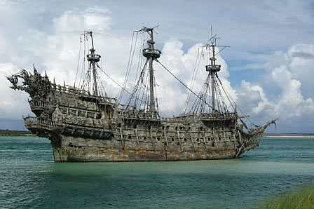 Top 10 con tàu ma bí ẩn và những câu chuyện rùng mình