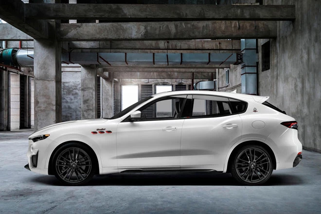 5. Maserati Levante Trofeo 2021 (giá khởi điểm 149.990 USD).