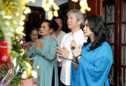 Diva Thanh Lam và bạn trai bác sĩ tổ chức lễ dạm ngõ ấm cúng bên người thân