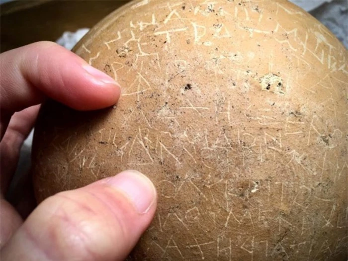 Bí mật kinh khủng được phát hiện trong bình gốm bị nguyền rủa cách đây 2300 năm 2
