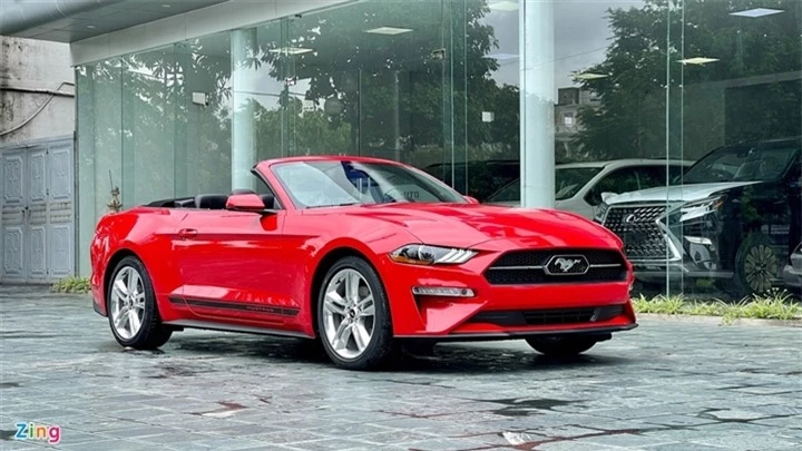 Chi tiết Ford Mustang 2021 phiên bản mui trần tại Việt Nam - 1