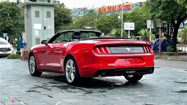 Chi tiết Ford Mustang 2021 phiên bản mui trần tại Việt Nam - 3