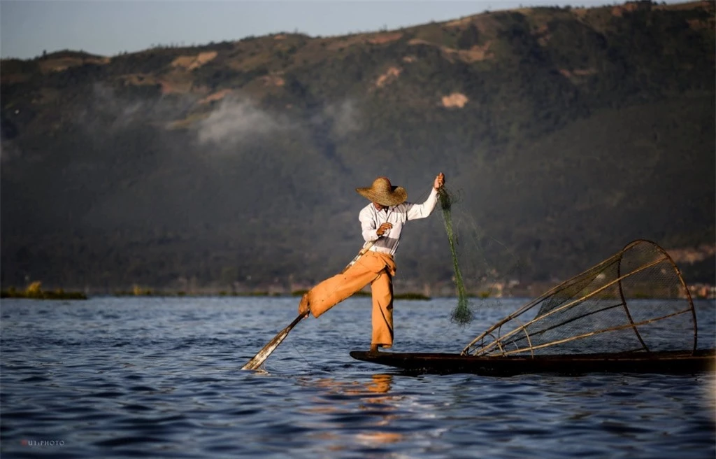 Khám phá cuộc sống yên bình của người dân trên hồ Inle, Myanmar