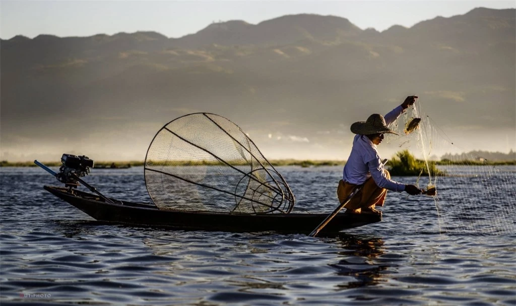 Khám phá cuộc sống yên bình của người dân trên hồ Inle, Myanmar