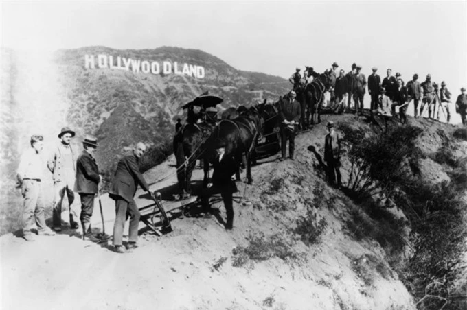 Bảng hiệu Hollywood từng được ghi là 