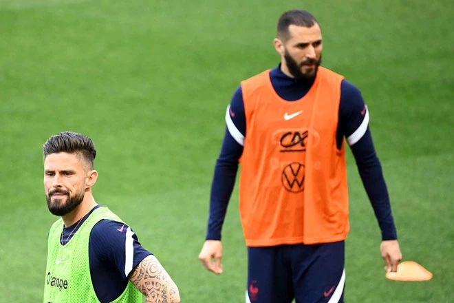 Giroud hay Benzema (phải) sẽ đá chính ở trận gặp Bồ Đào Nha?