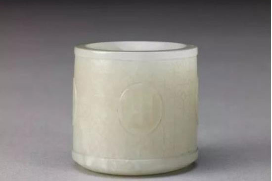 Đeo nhẫn của Càn Long đi kiểm định, được vận động giao nộp, người đàn ông đáp trả một câu khiến chuyên gia phải cúi đầu!