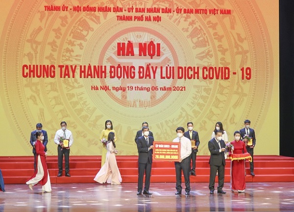 HDBank trao tặng 20 tỷ đồng cho Quỹ vaccine phòng Covid-19 của TP. Hà Nội 