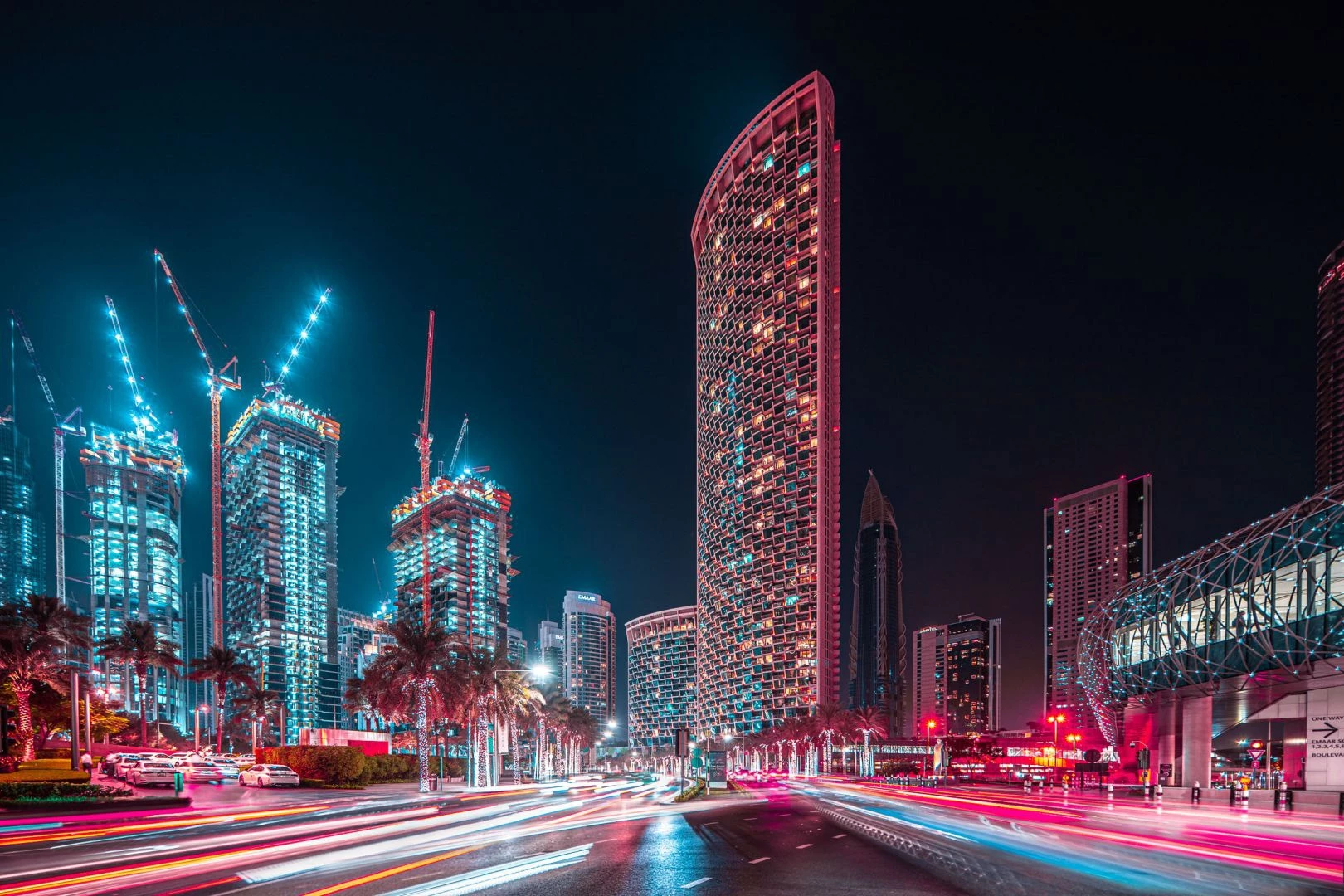 Dubai xa hoa trông càng giống một thành phố đến từ tương lai nhờ cách phơi sáng của Portela.