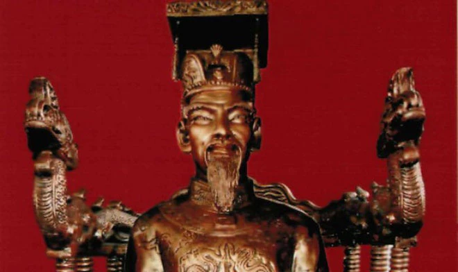 Trần Nghệ Tông là vị vua lớn tuổi nhất khi lên ngôi trong lịch sử phong kiến Việt Nam. Vua sinh năm 1321, lên ngôi năm 1370 (49 tuổi). Vua Trần Nghệ Tông tên thật là Trần Phủ, con của vua Trần Minh Tông. Ảnh: Wikipedia.