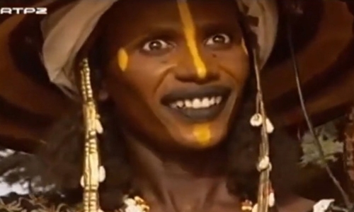 Trang điểm rùng rợn để lấy lòng con gái ở Nigeria