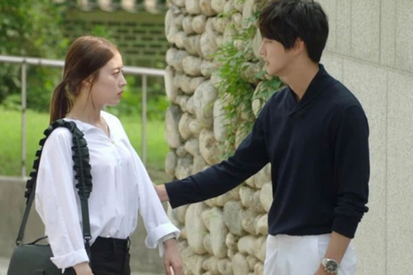 Dẫn người yêu về nhà chơi nhưng chưa ngồi nóng chỗ, mẹ tôi đã lớn tiếng, quát ầm lên rồi bắt tôi chia tay