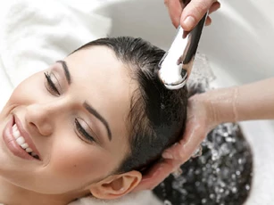 Tóc 'rụng như mưa' chỉ vì thói quen không ngờ