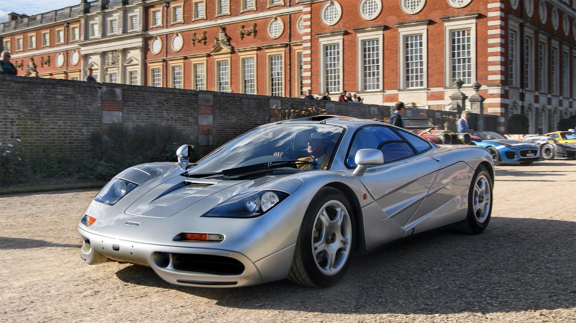 Tỷ phú thế giới từng sử dụng xe gì? ảnh 3