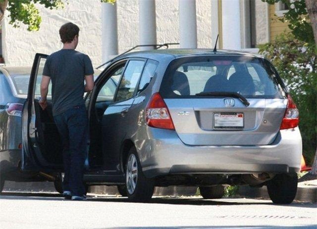 Tỷ phú thế giới từng sử dụng xe gì? ảnh 7