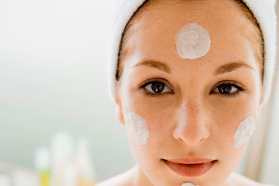 Tự làm kem dưỡng ẩm cho da an toàn trong mùa hanh khô