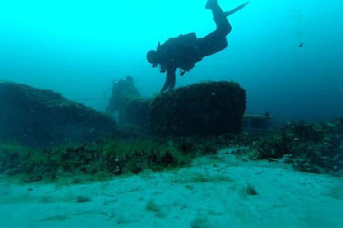 Kho báu hắc diện thạch 9.000 năm "gây sốc" xuất hiện dưới đáy hồ