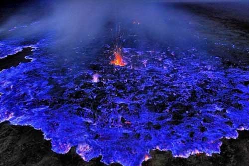 Ngọn núi lửa có '1-0-2' trên thế giới sở hữu dung nham xanh cực bắt mắt