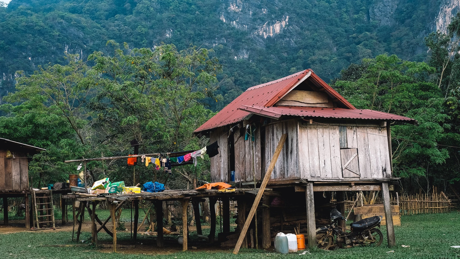 Chỉ có 3 hộ dân người Bru Vân Kiều sống ở khu vực này.