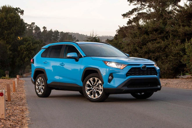 1. Toyota RAV4 (doanh số: 265.229 chiếc).