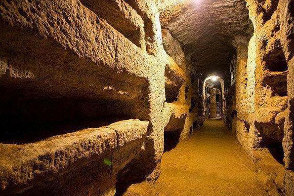 Sau khi mở cửa lăng mộ nghìn tuổi, nhà khảo cổ lập tức gọi điện cho chính phủ: Hãy cử người đến bảo vệ chúng tôi!