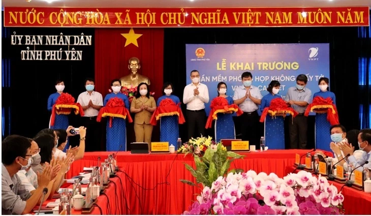 Tỉnh Phú Yên khai trương phần mềm phòng họp không giấy VNPT E-Cabinet. 