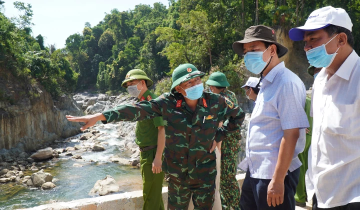 Đoàn công tác tỉnh Thừa Thiên Huế khảo sát, thống nhất phương án, kế hoạch tiếp tục tìm kiếm các nạn nhân mất tích tại Thuỷ điện Rào Trăng 3.