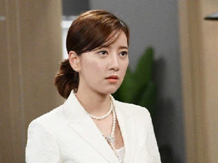 Hôm nào cũng bị tỉnh giấc lúc nửa đêm, đến khi nhìn thấy đôi chân trần của mẹ chồng, tôi mới vỡ lẽ tất cả
