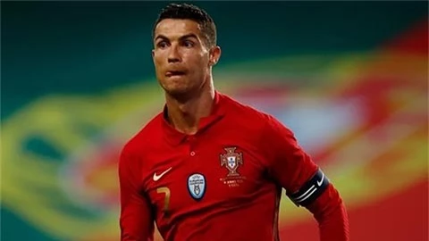 Ronaldo tiến thêm một bước tới PSG