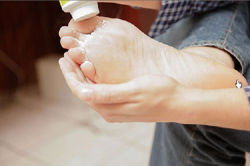 Mẹo khử hết mùi hôi chân, hôi giày nhanh chóng nhất