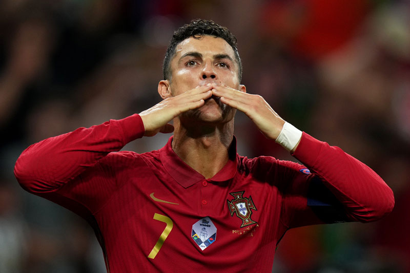 Lập cú đúp, Ronaldo xô đổ kỷ lục ghi bàn của Klose