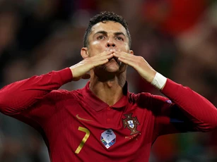 Lập cú đúp, Ronaldo xô đổ kỷ lục ghi bàn của Klose