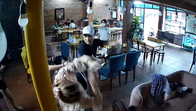 Nữ diễn viên Hoàng Yến bị chồng cũ đấm vào mặt ở quán ăn