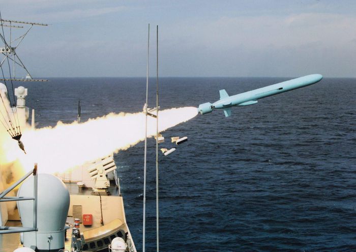 Vì sao tên lửa chống hạm tầm xa ‘ưng kích’ 62 sớm bị Trung Quốc loại biên?