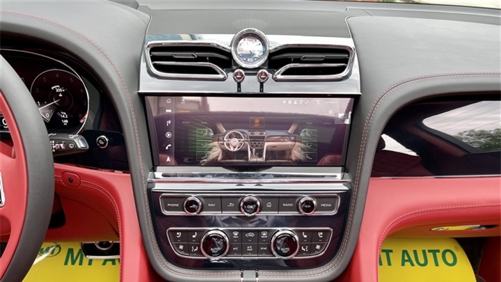 Bentley Bentayga V8 2021 ảnh 14 Bentley Bentayga V8 2021 với nội thất màu đặc biệt tại Việt Nam - 14