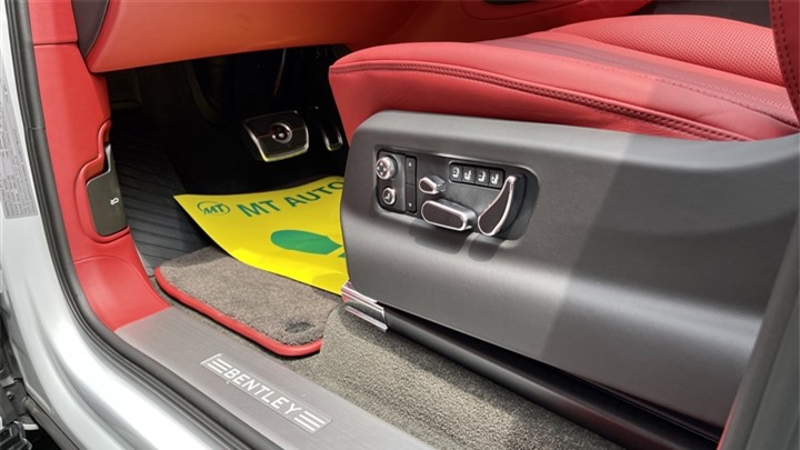 Bentley Bentayga V8 2021 ảnh 17 Bentley Bentayga V8 2021 với nội thất màu đặc biệt tại Việt Nam - 17