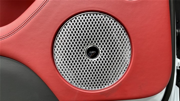 Bentley Bentayga V8 2021 ảnh 19 Bentley Bentayga V8 2021 với nội thất màu đặc biệt tại Việt Nam - 19